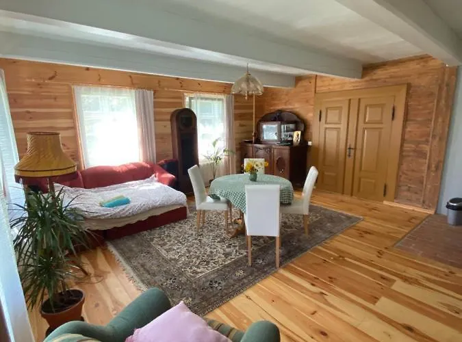 Zabytkowy Drewniany Dom Z 1887 Roku 民宿 *